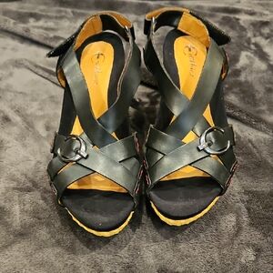 Earthico Black and Tan Strappy Sandals